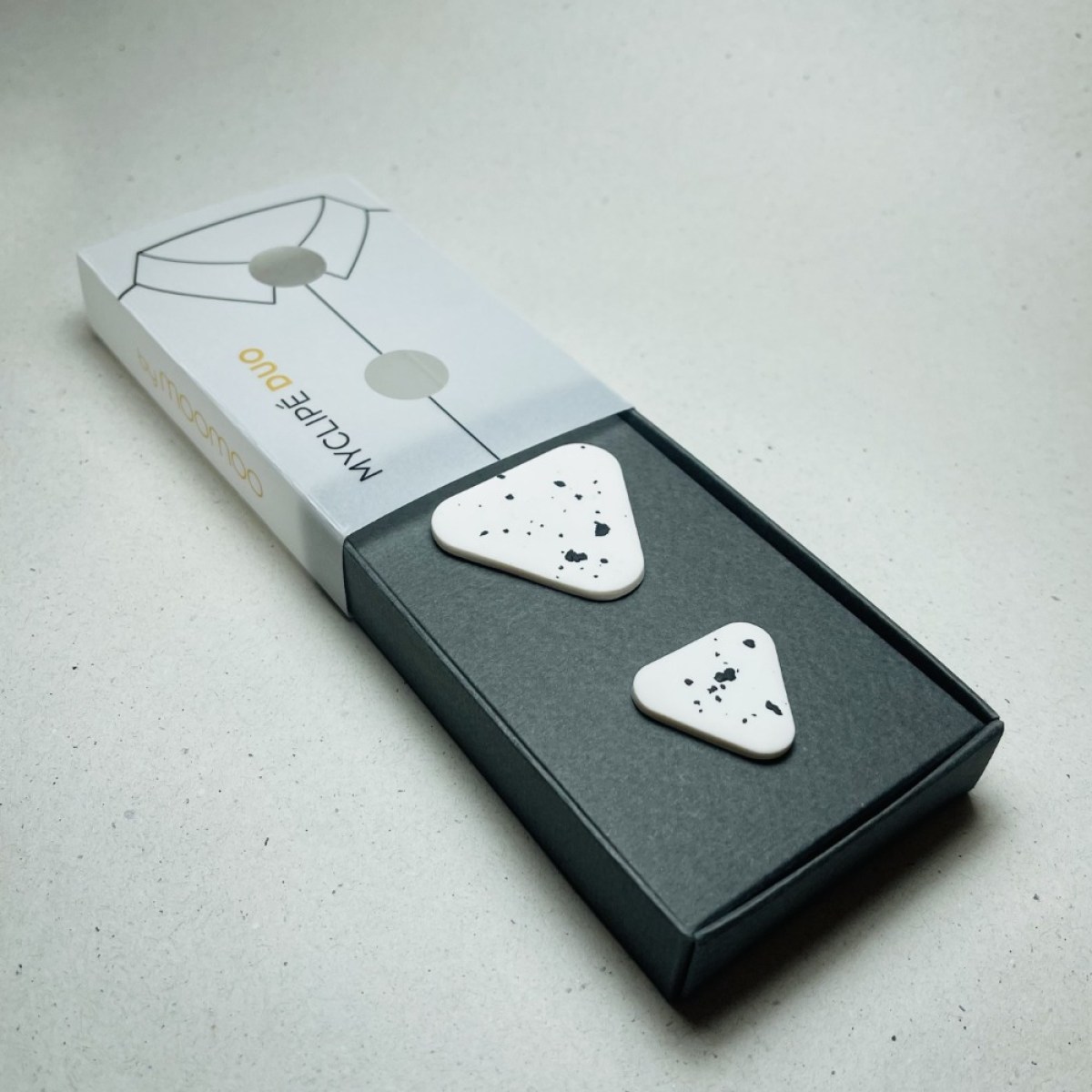 DUO TRIANGLE WHITE-BLACK
